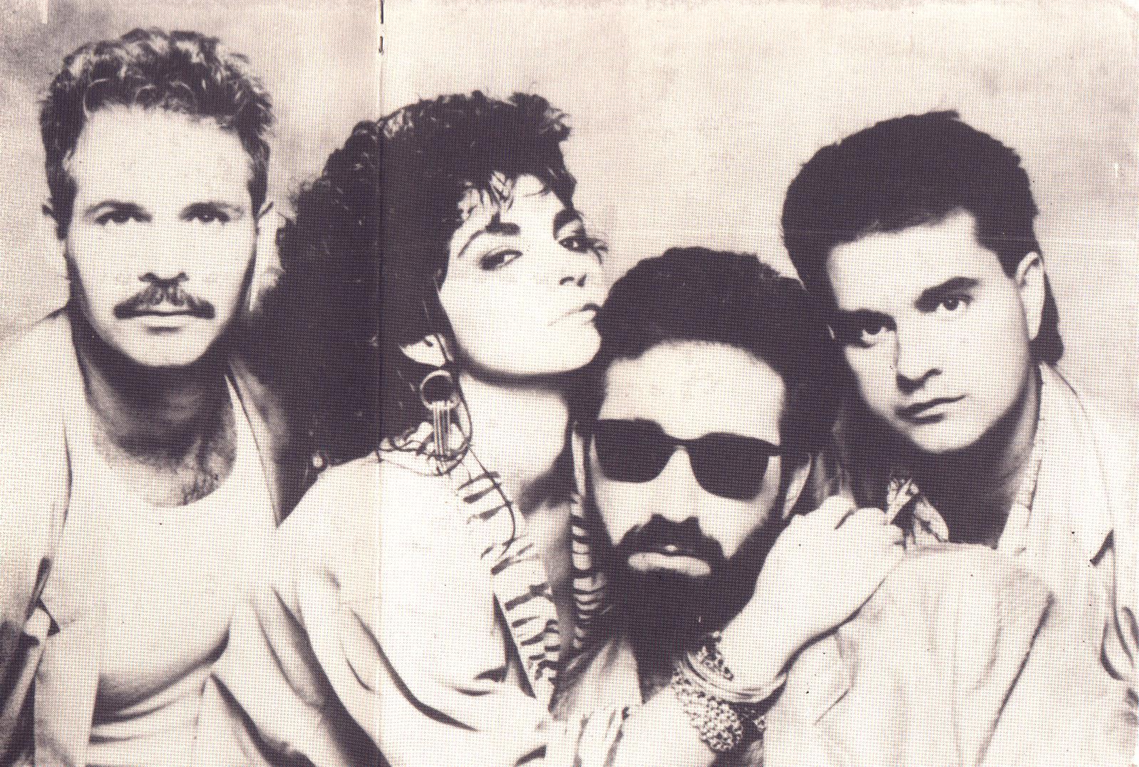 gloria3.jpg (550898 bytes)